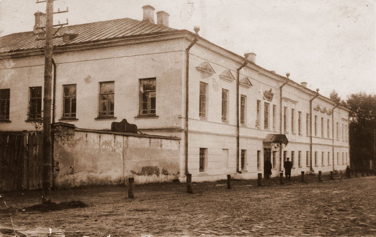 Здание губернского архива на ул. Свободы. Источник: ГАРО 