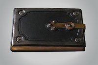 Дореволюционный фотоальбом. Источник: meshok.net