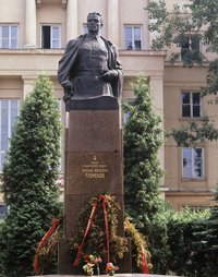 Памятник Николаю Кузнецову во Львове. Источник: aif.ru