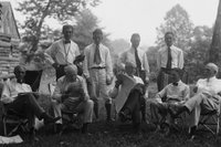 Генри Форд, Томас Эдисон, президент США Уорре Хардинг, Харви Файерстоун и другие на кемпинге, 1921