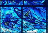 Изображение утонувшей женщины, восточное (Мемориальное) окно Сары д’Авигдор Голдсмид, утонувшей в возрасте 21 года, Марка Шагала в Церкви всех Святых в Тудли, Кент, Англия