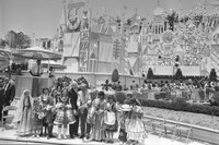 Уолт Дисней и Луи Б. Лундборг на открытии Диснейленда в Калифорнии, 1955