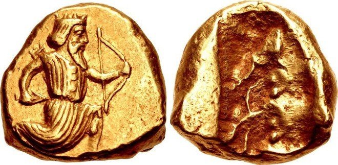 Дарик, около 375–340 гг. до н. э. На аверсе монеты изображен персидский царь Дарий I, выпускавший ее. Источник: Arzamas (arzamas.academy/materials/1790)