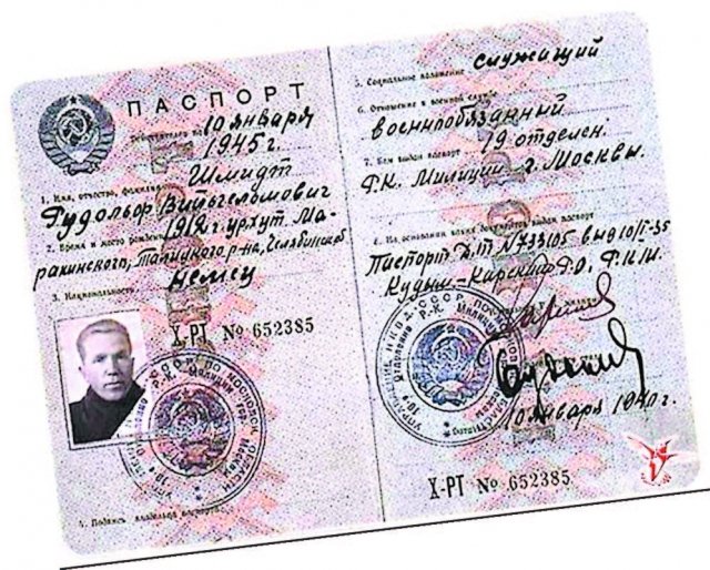 Паспорт, выданный Рудольфу Шмидту. Источник: aif.ru