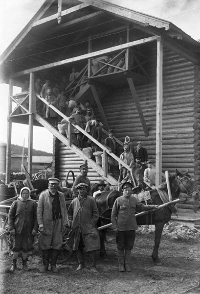 Сдача зерна, город Галич, 1931 / источник: «Костромская старина», История России в фотографиях (russiainphoto.ru)