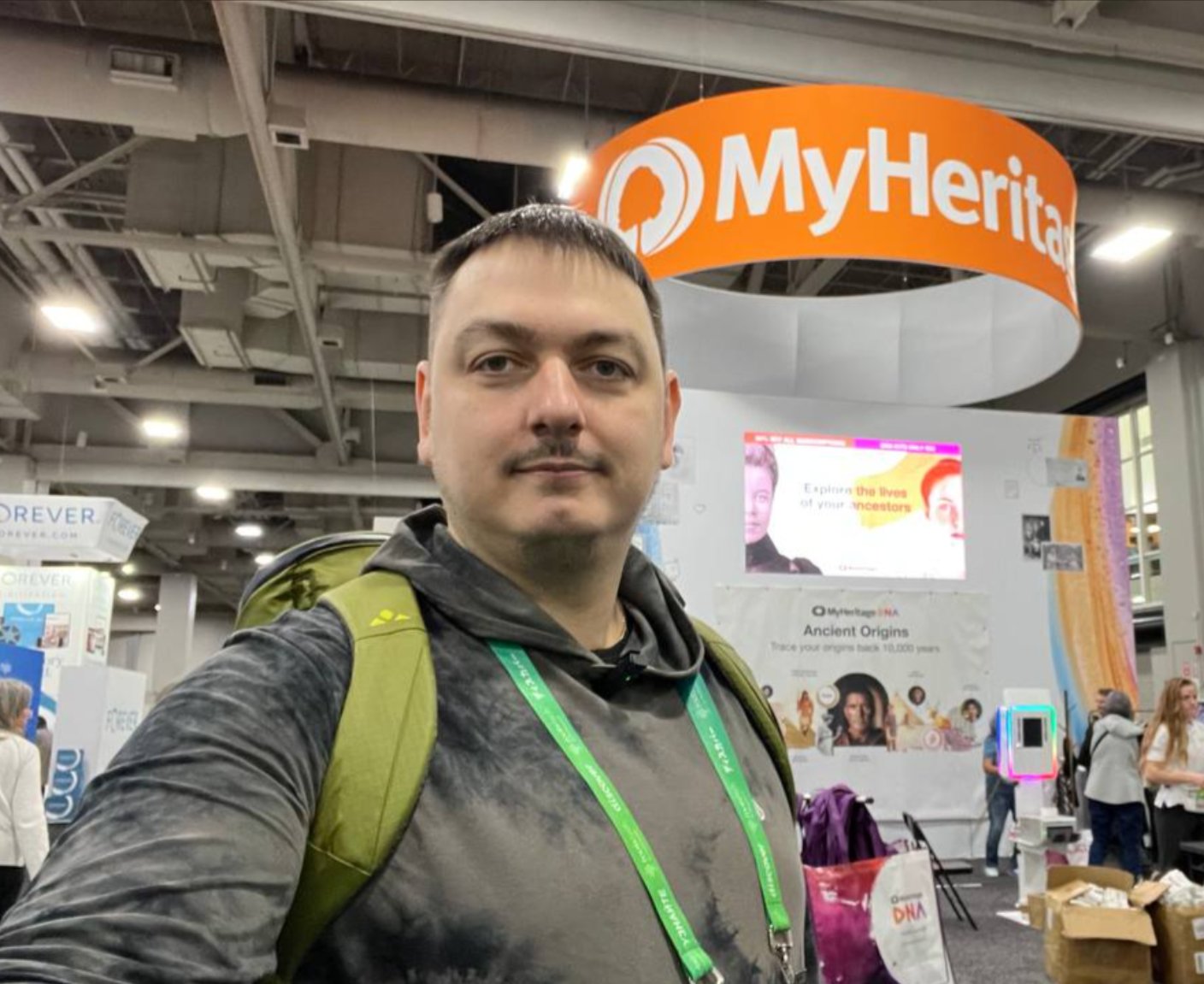 Основатель Famiry Артем Маратканов на генеалогической конференции RootsTech, март 2025 г.