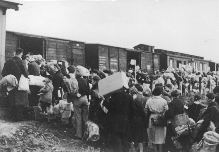 Эвакуация после начала Великой Отечественной войны в Казахстан. Источник: yandex.ru