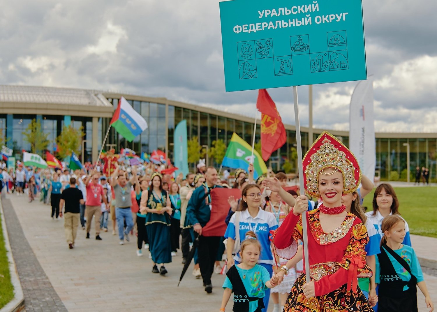 5 июня 2026 г. парад-открытие финала второго сезона конкурса "Это у нас семейное" / Источник: https://vk.ru/family_rsv