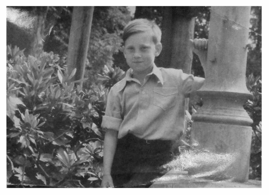 Фотография В.С. Высоцкого, сделанная в детском санатории. г. Бад Эльстер (Германия), лето 1948 г. Источник: Государственный музей Владимира Высоцкого.