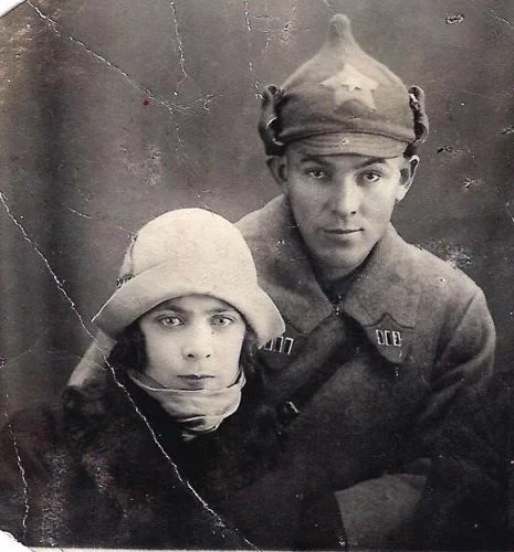 Анастасия Алексеевна Сапожникова и Сергей Львович Розин, родители Киры, середина 1920-х гг.