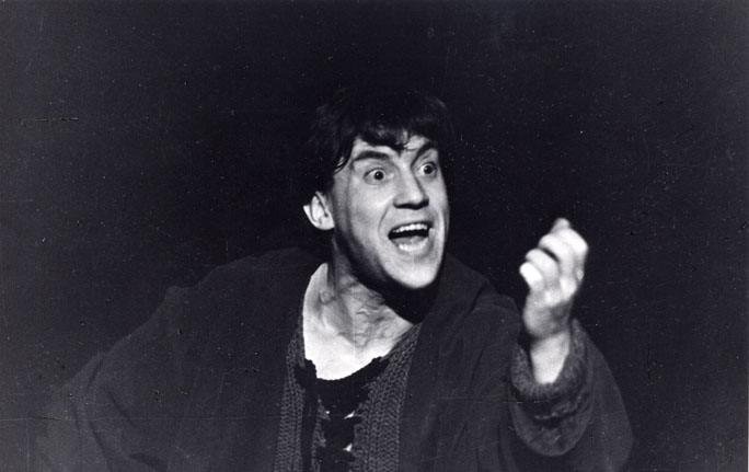 В.С.Высоцкий — Галилей в спектакле «Жизнь Галилея» по пьесе Б.Брехта. 17.05.1966. Источник: Санкт-Петербургский государственный музей театрального и музыкального искусства.