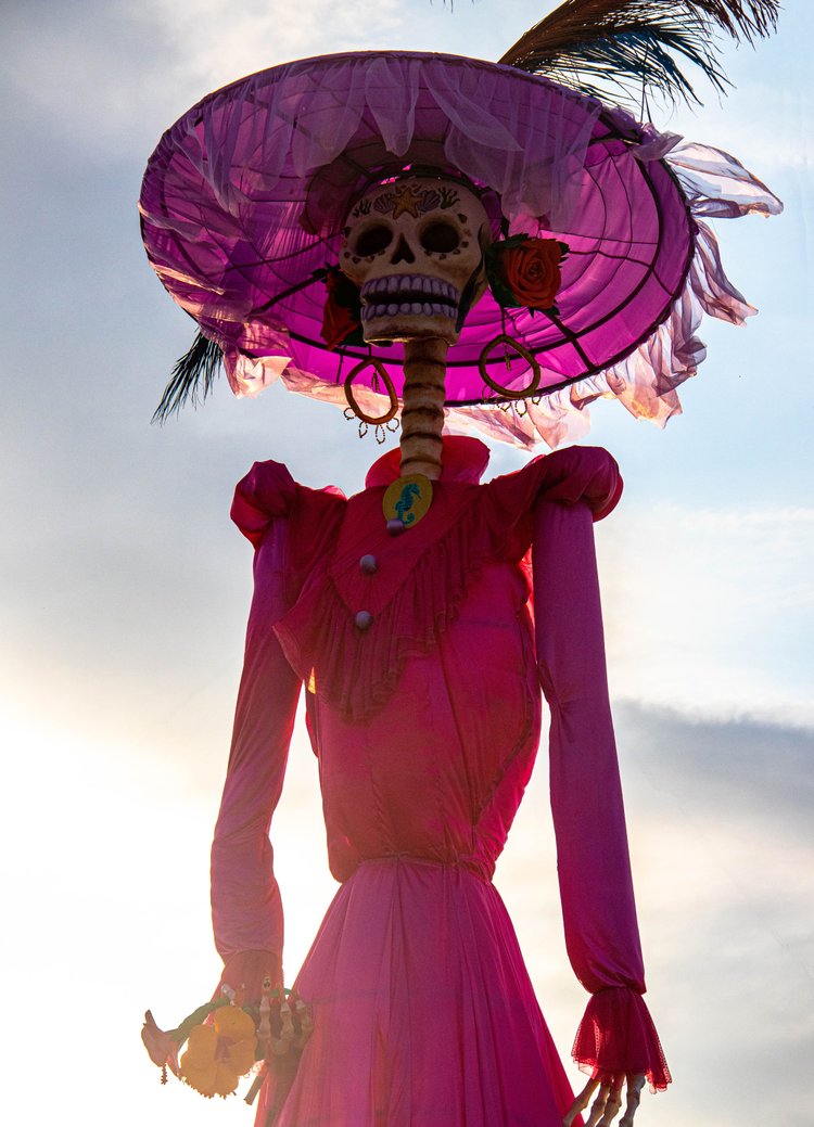 Калака — вариант женщины-скелета, богини смерти. Пуэрто-Вальярта, штат Халиско, Мексика