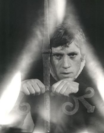 В.С.Высоцкий. Спектакль «Гамлет». 29.11.1971. Московский театр драмы и комедии на Таганке. Источник: Санкт-Петербургский государственный музей театрального и музыкального искусства.