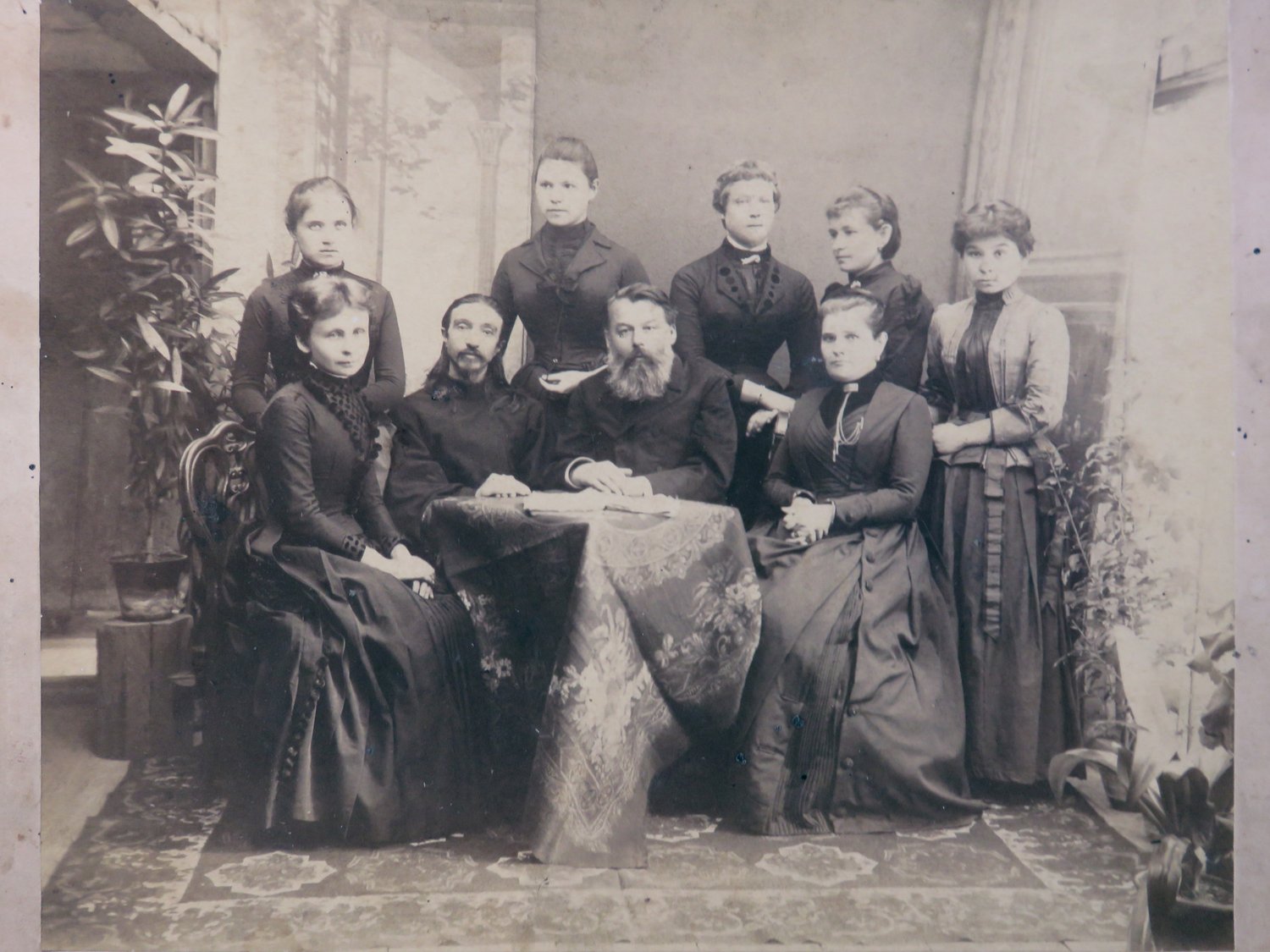 Семья Тюремновых, выходцев из старинного дворянского рода г. Гаврилова Посада Суздальского уезда Владимирской губернии. Конец XIX - начало ХХ в. / Источник: МКУ "Гаврилово-Посадский краеведческий музей".
