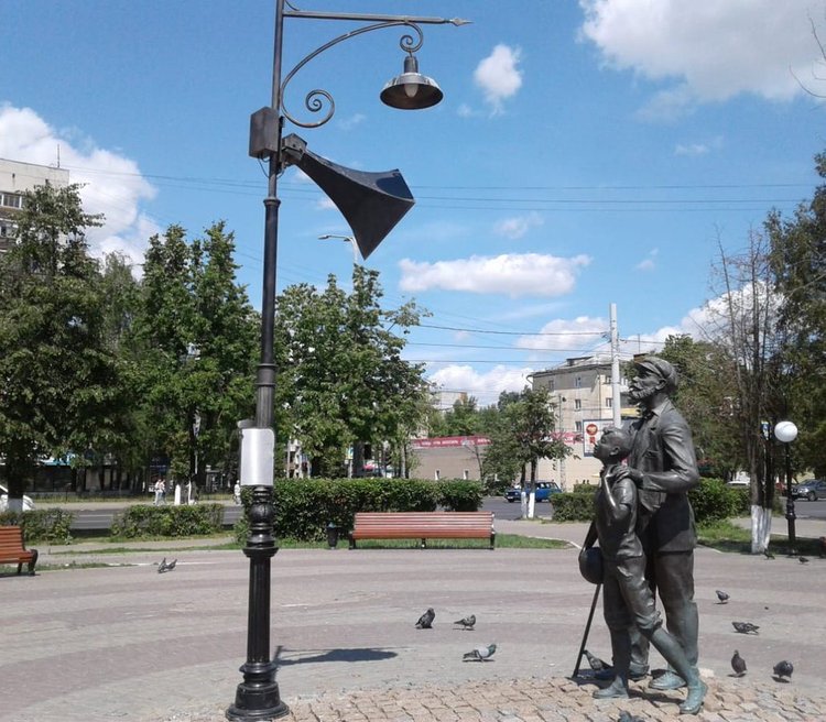 Памятник «Голос истории» в честь диктора Юрия Левитана во Владимире. Источник: yandex.ru