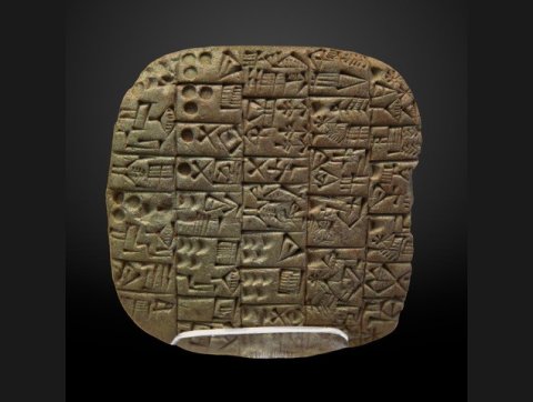 Глиняная табличка с клинописью, около 2600 г. до н. э. Музей Лувр, Париж, Франция. Источник: Arzamas (arzamas.academy/mag/695-mesopotamia)