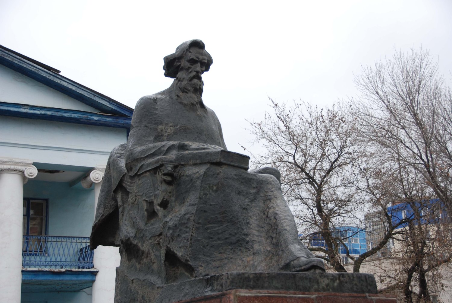 Памятник В.И. Далю в Луганске / Источник: gorod-lugansk.ru