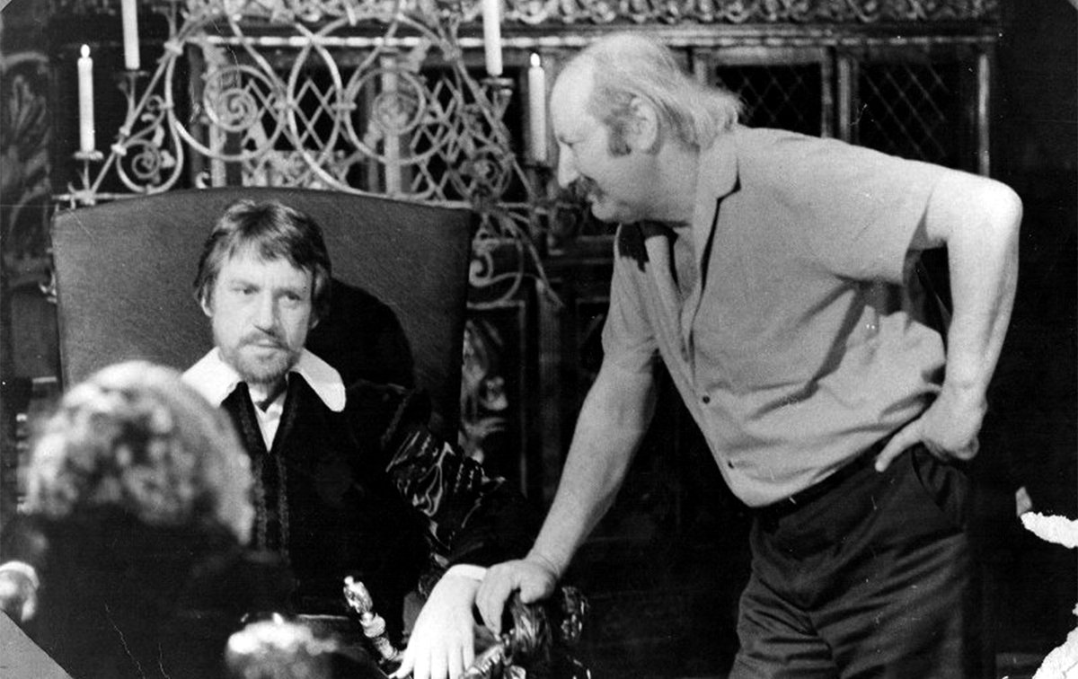 Репетиция. Актер Владимир Высоцкий и режиссер Михаил Швейцер. Фильм "Маленькие трагедии". 1979 г. Источник: ГУК "Государственный центральный музей кино"