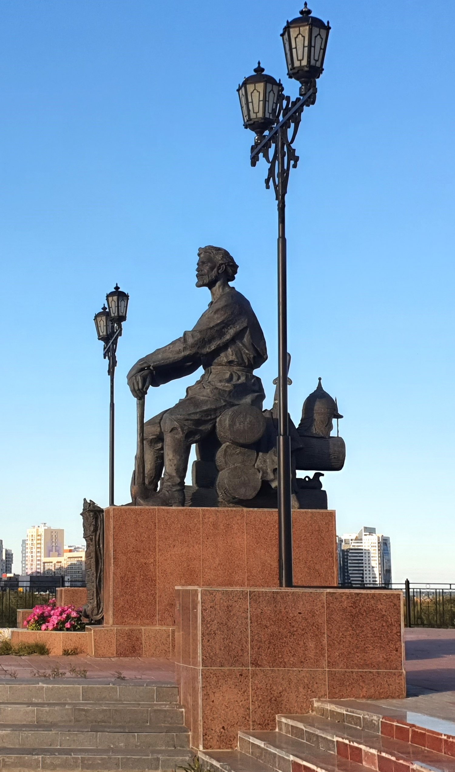 Памятник Бекетову в Якутске / Источник: фото автора