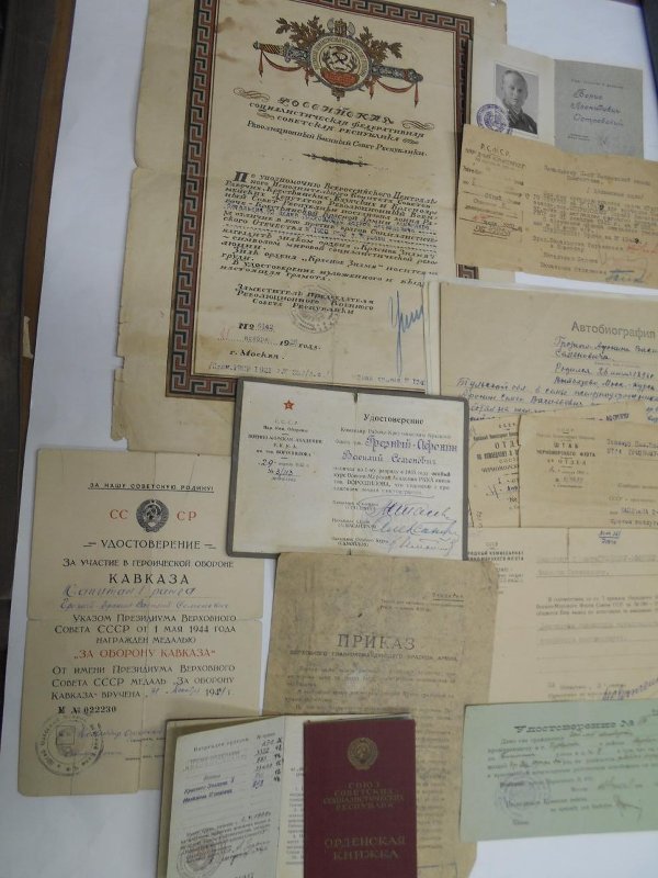 Личные и служебные документы участников военных событий (1920-1945 гг..): наградные грамоты, мандаты, удостоверения, листовки. Источник: ФГБУК "Государственный исторический музей"