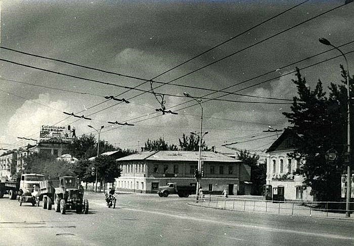 Перекресток Первомайского проспекта и улицы Вокзальной / Источник: Фототека ГАРО