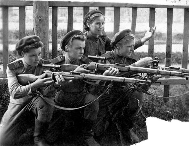 Советские снайперы Великой Отечественной войны. Источник: yandex.ru