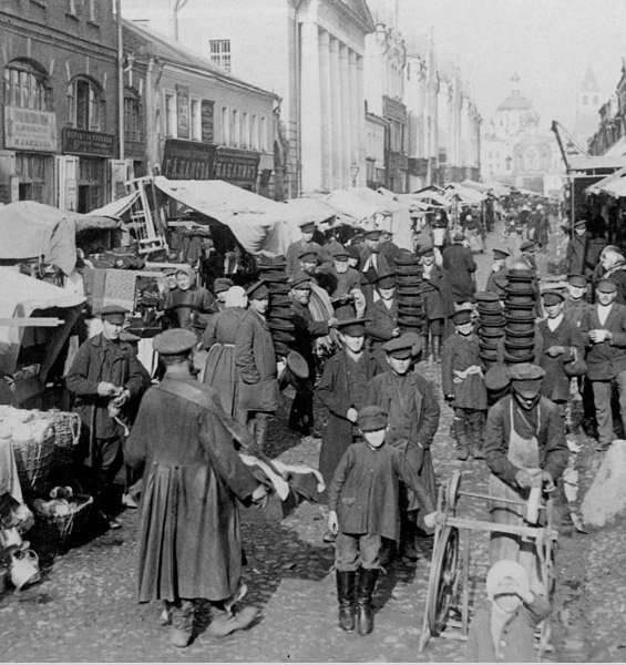 “Рынок на Новой площади”, 1898, Москва / источник: Собрание Г.А. Максимовой, История России с фотографиях (russiainphoto.ru)